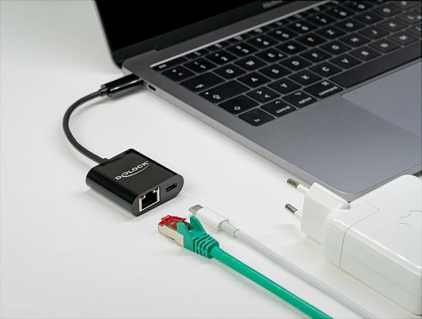 Adapter USB-C në Gigabit LAN DeLOCK me Power Delivery 60W, i zi