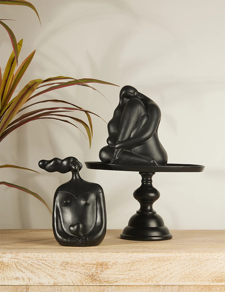 Figurë dekorative abstrakte, polirezine e zezë, 18x13x21cm