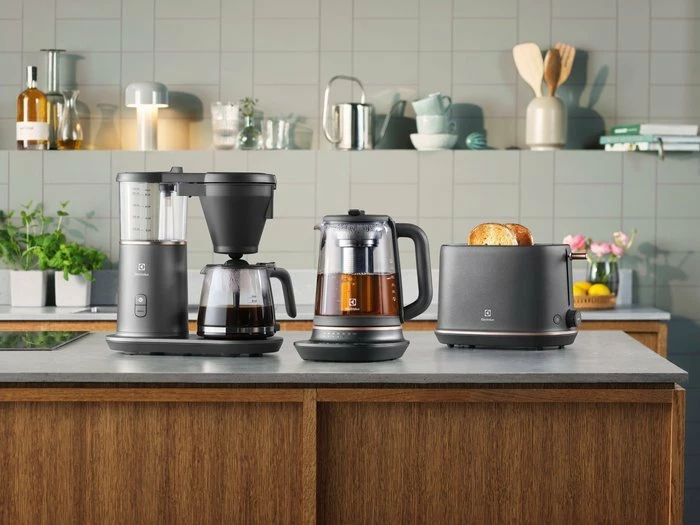 Toster Electrolux E7T1-6BP, 2 feta, 980 W, 7 nivele pjekjeje, tabaka për thërrime, funksion shkrirje, ngrohje buke, e zezë