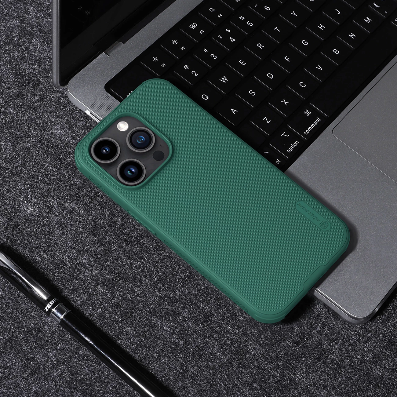 Mbështjellës Nillkin Super Frosted Shield Pro Magnetic për iPhone 15 Pro, i zi