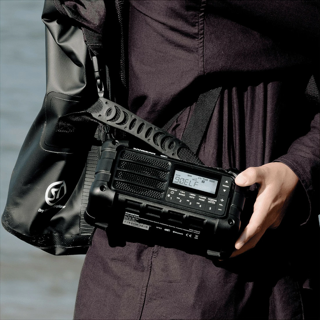 Radio portative Sangean MMR-99 DAB+, Bluetooth, me kurbel/solar, IP55, e zezë
