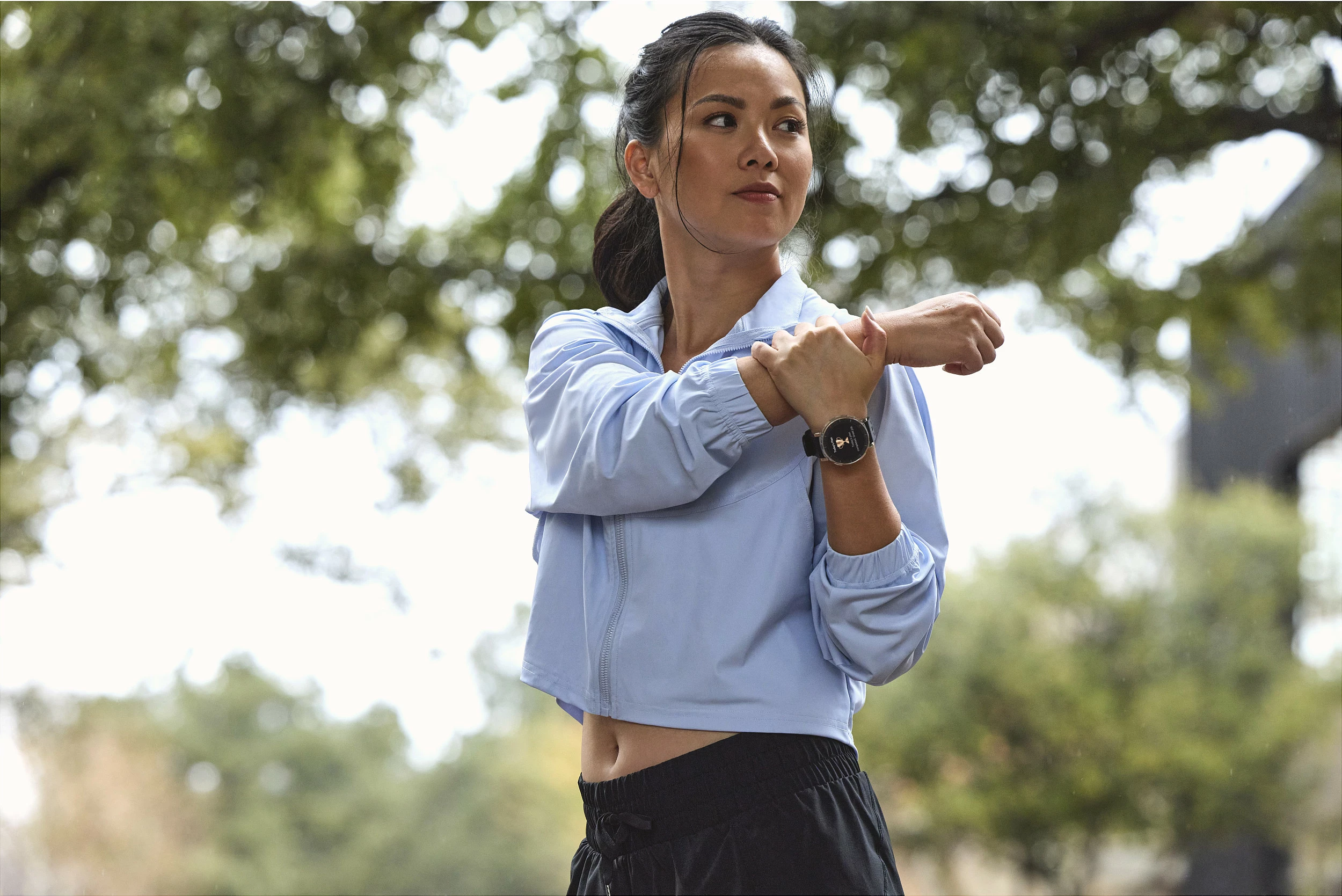 Smartwatch AMAZFIT Active 3 Premium, AMOLED 1.32 inç, NFC, GPS, 5 ATM, rrip i zi, kasë ari