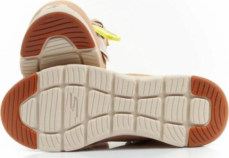 Atlete femra Inny, bezhë