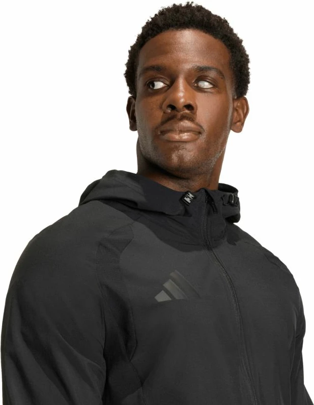 Jakne meshkuj adidas Tiro 26 Travel Windbreaker JM5539, e zezë