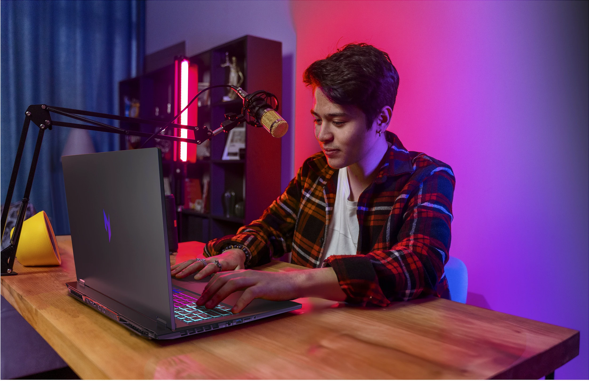 Laptop gaming Acer Nitro 18 AI AN18-61-R7SD, Ryzen AI 7 PRO, 16GB RAM, 1TB SSD, 18" 2560x1600, RTX 5070 Ti, gri e errët 8