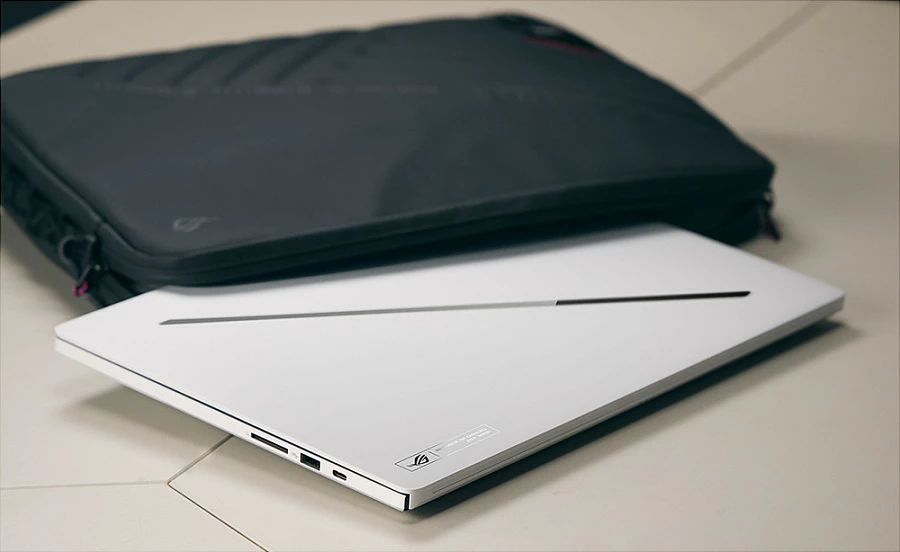 Laptop ASUS ROG Zephyrus G16 GU606AP-TB039W, Core Ultra 9 386H, 32GB RAM Memorje, 1TB SSD, GeForce RTX 5070, Windows 11 Home, Platinum White