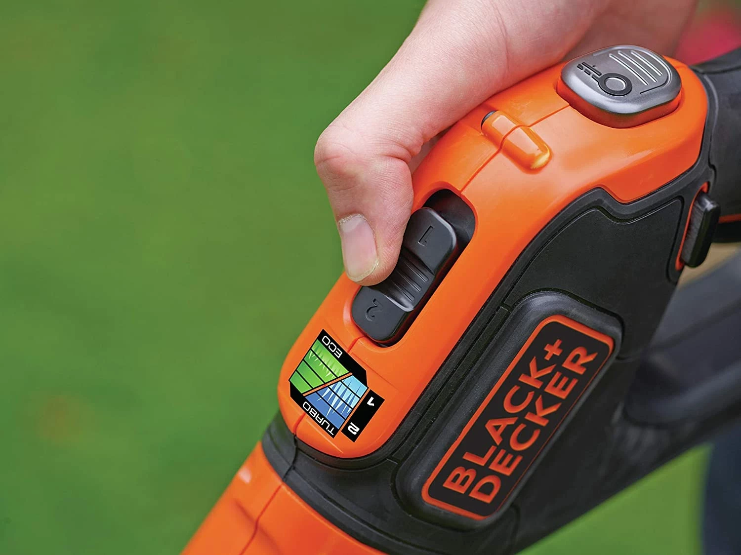 Trimmer bari me bateri Black&Decker STC1820EPC 18V 2.0Ah portokalli/zi, me bateri dhe karikues