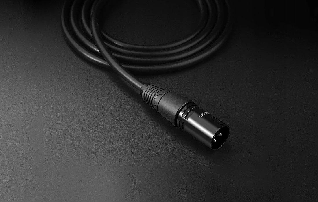 Kabllo audio XLR Ugreen AV130 20710B 2 m, 3-pin femër-në-mashkull, me prizë këndore, e zezë