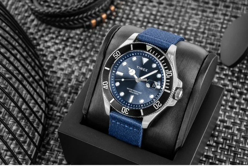 Orë dore për meshkuj Timex, e zezë