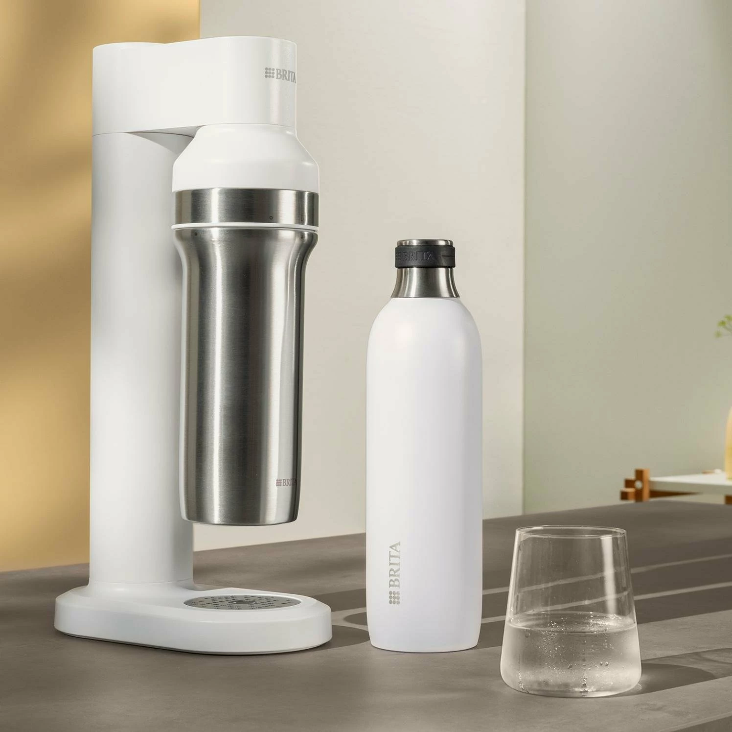 Shishe për karbonator Brita SodaTrio 1 L, çelik inox, e bardhë