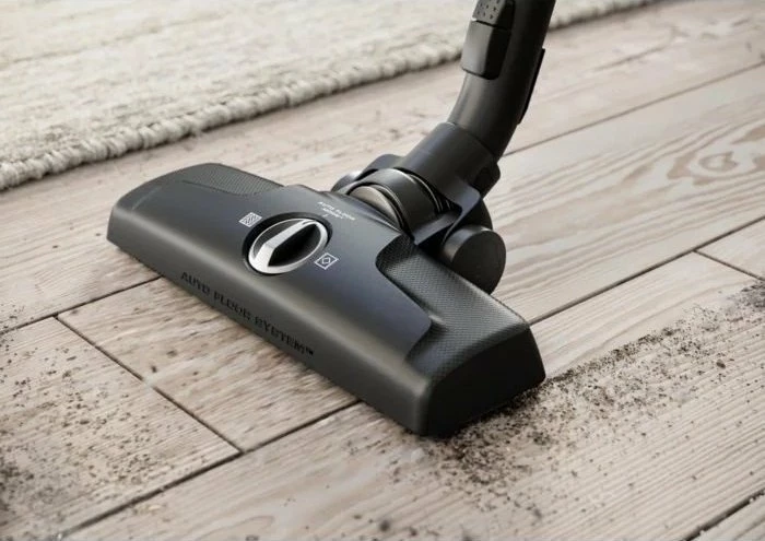 Fshesë me korrent Electrolux EB61C2DBP, me qese 3.5 L, 750 W, kabllo 9 m, gri