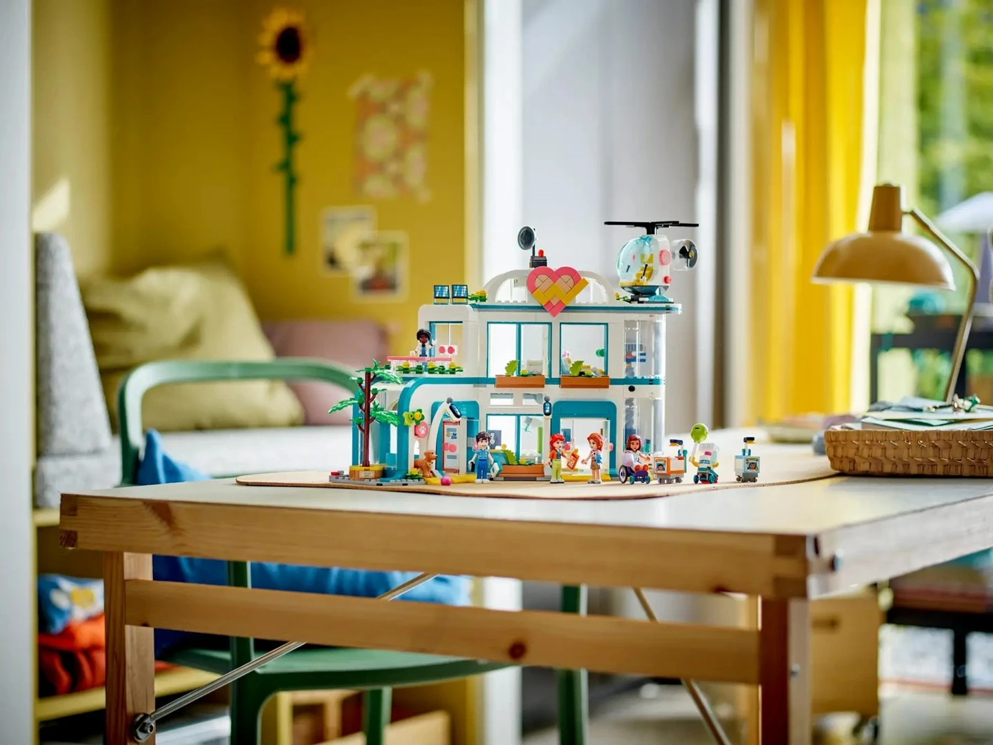 Set LEGO Friends Heartlake City Hospital 42621, 5 minifigura, për fëmijë, shumëngjyrësh