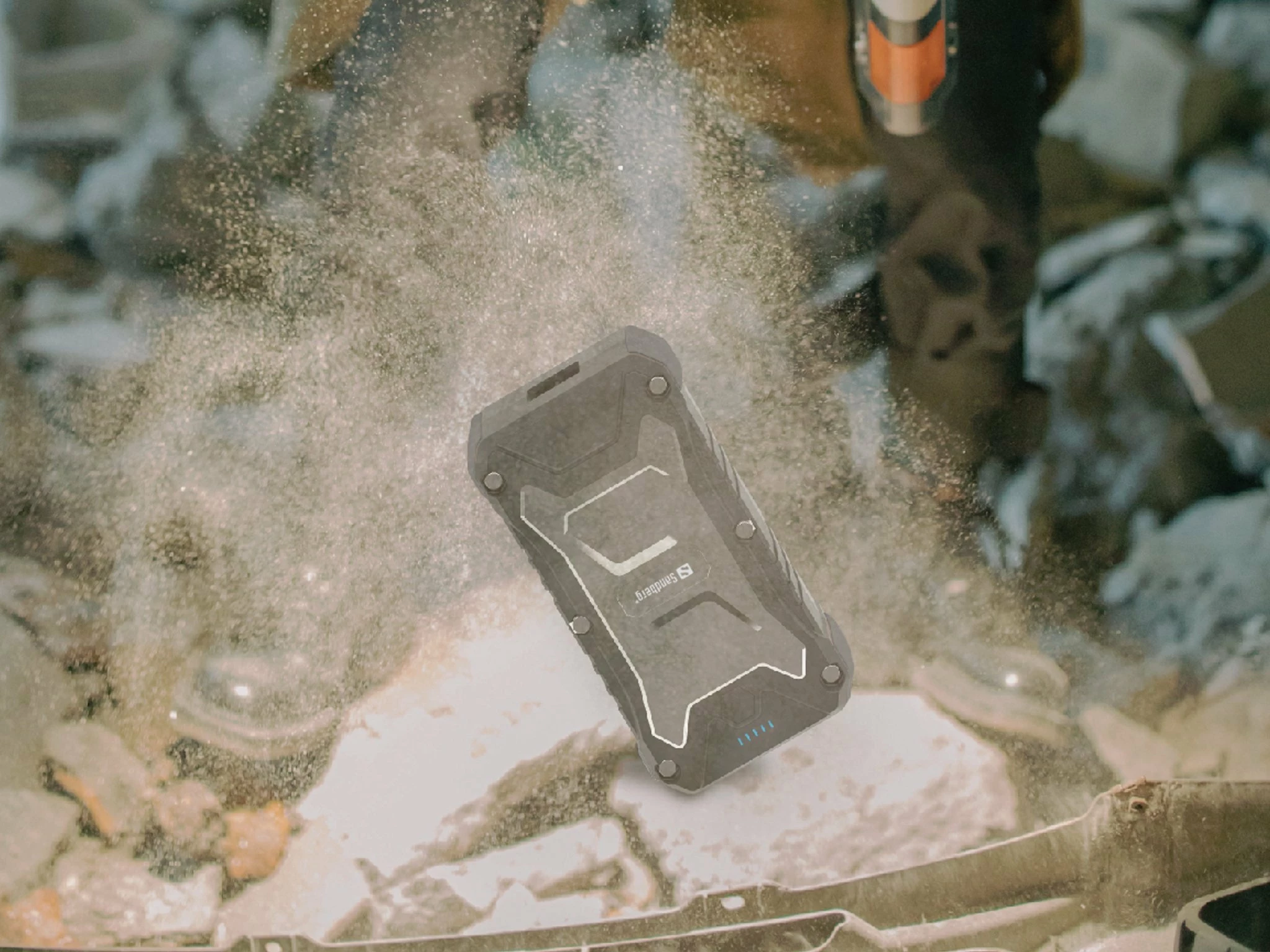 Powerbank Sandberg Survivor PD30W 20000mAh, wireless Qi 15W, IP66, 2x USB-A + 1x USB-C, e zezë