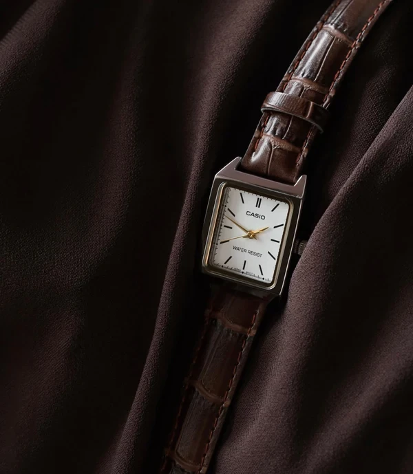 Orë dore Casio LTP-V007L-7E2, e argjendtë/artë