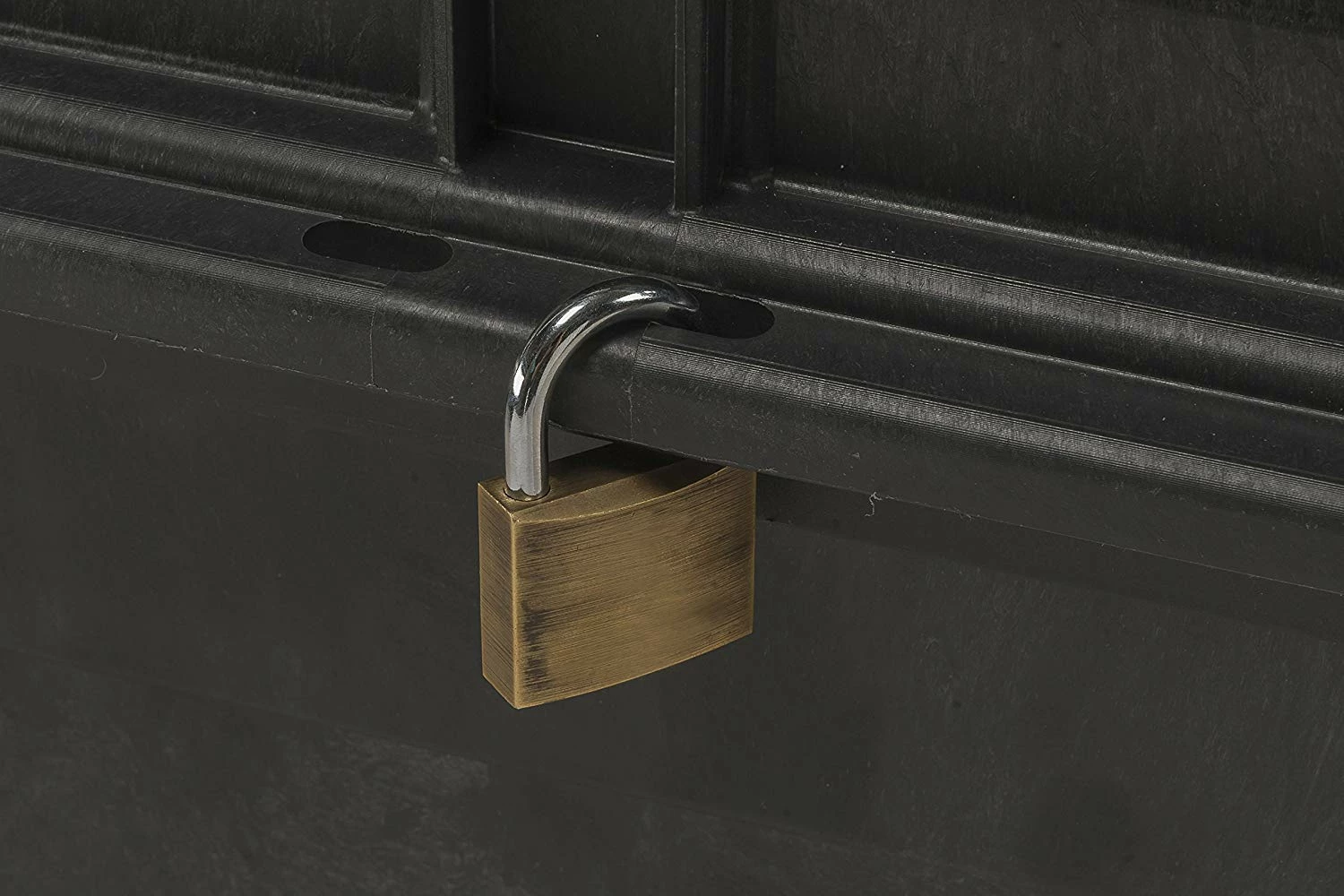 Kuti veglash mobile Stanley FMST1-75531 240L 59 x 62 x 99 cm IP65, e zezë