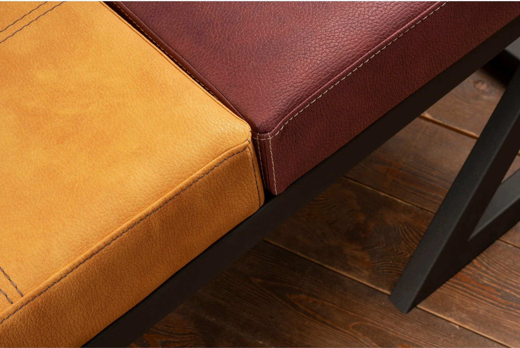 Puf Atelier del Sofa, ngjyrë mustard dhe e kuqe e errët (brda)