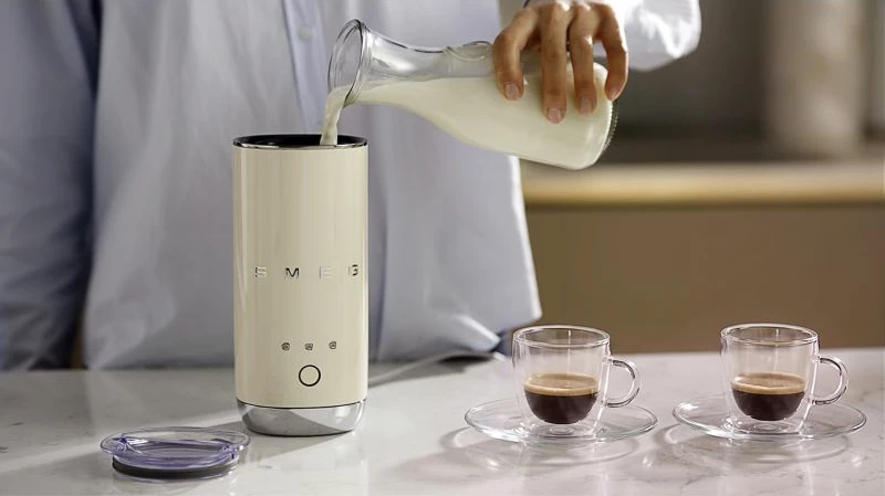 Shkumëzues qumështi SMEG MFF02CREU, krem