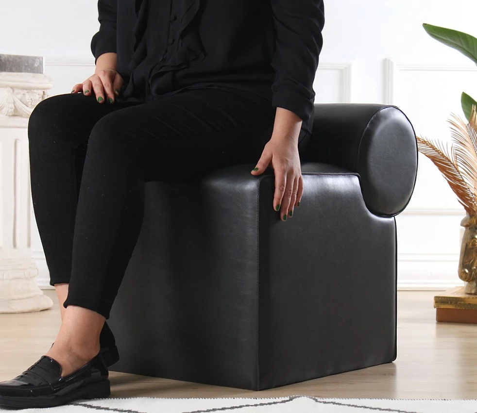 Puf lëkure e zezë, Atelier del Sofa, Rohin