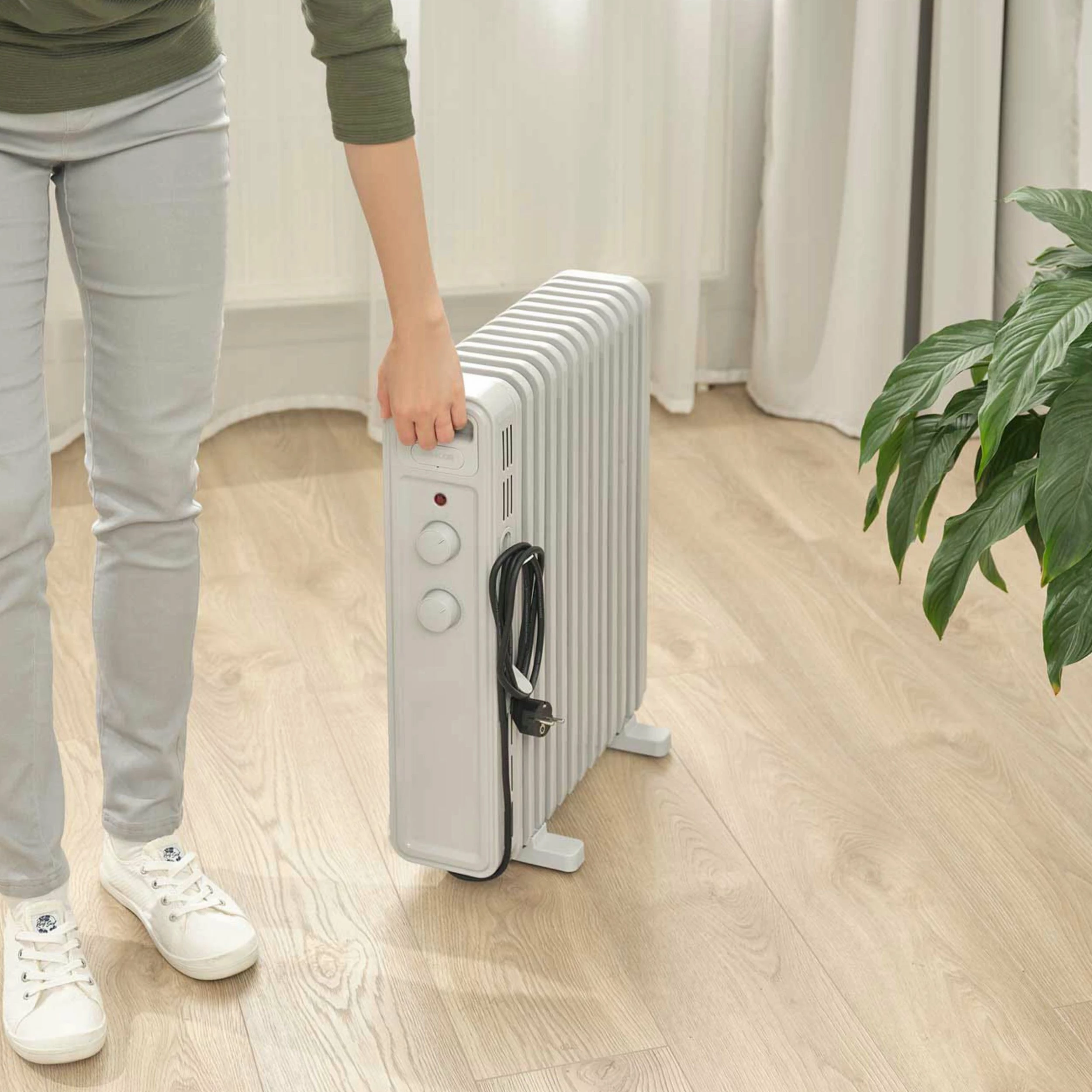 Ngrohës me vaj Sencor SOH 3413WH 2500W 13 brinjë me termostat, i bardhë