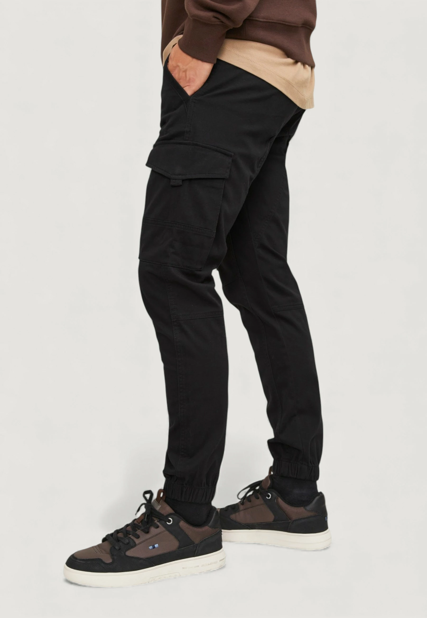 Pantallona cargo Jack & Jones JPSTPAUL JJFLAKE 12139912 për meshkuj, të zeza [Madhësia: W28 L30]