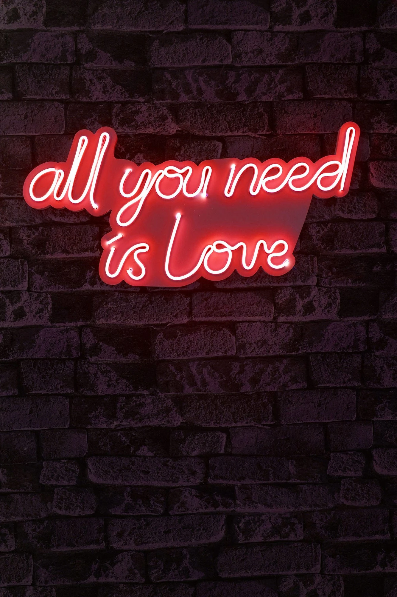 Dekor dritash LED plastike, 'All you need is love', ngjyrë e kuqe