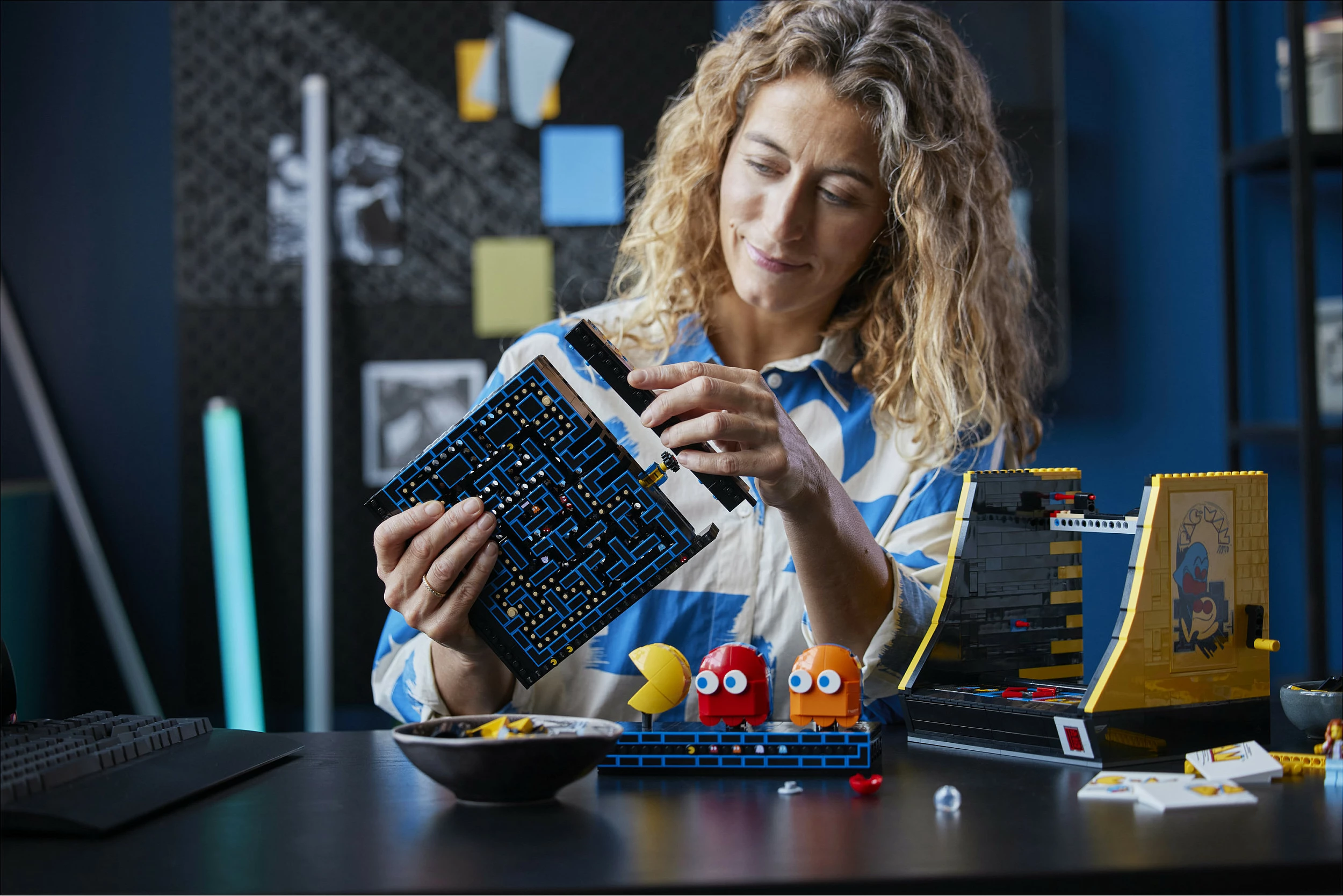 Set ndërtimi LEGO Icons PAC-MAN Arcade 10323, 2651 pjesë, multikolor