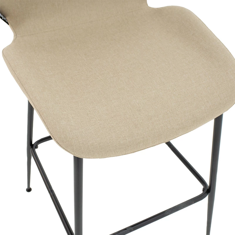 Karrige për bar Impel, këmbë metali të zeza, pëlhurë bezhë