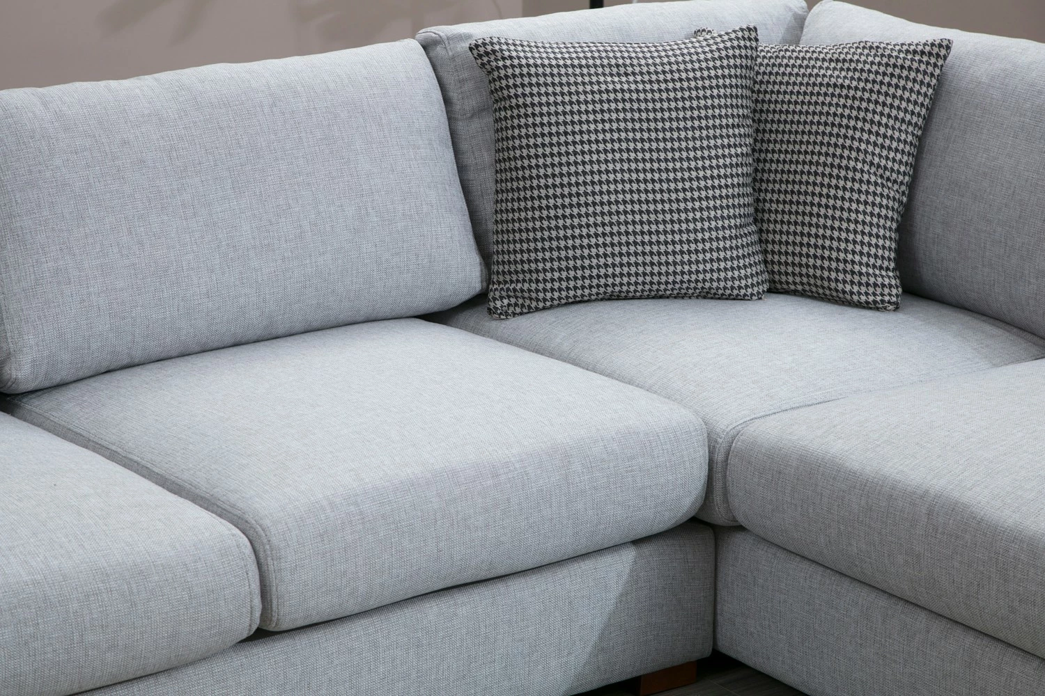 Këndare Atelier del Sofa, Loop 4, ngjyrë gri e çelët, me pouf dhe tavolinë anësore