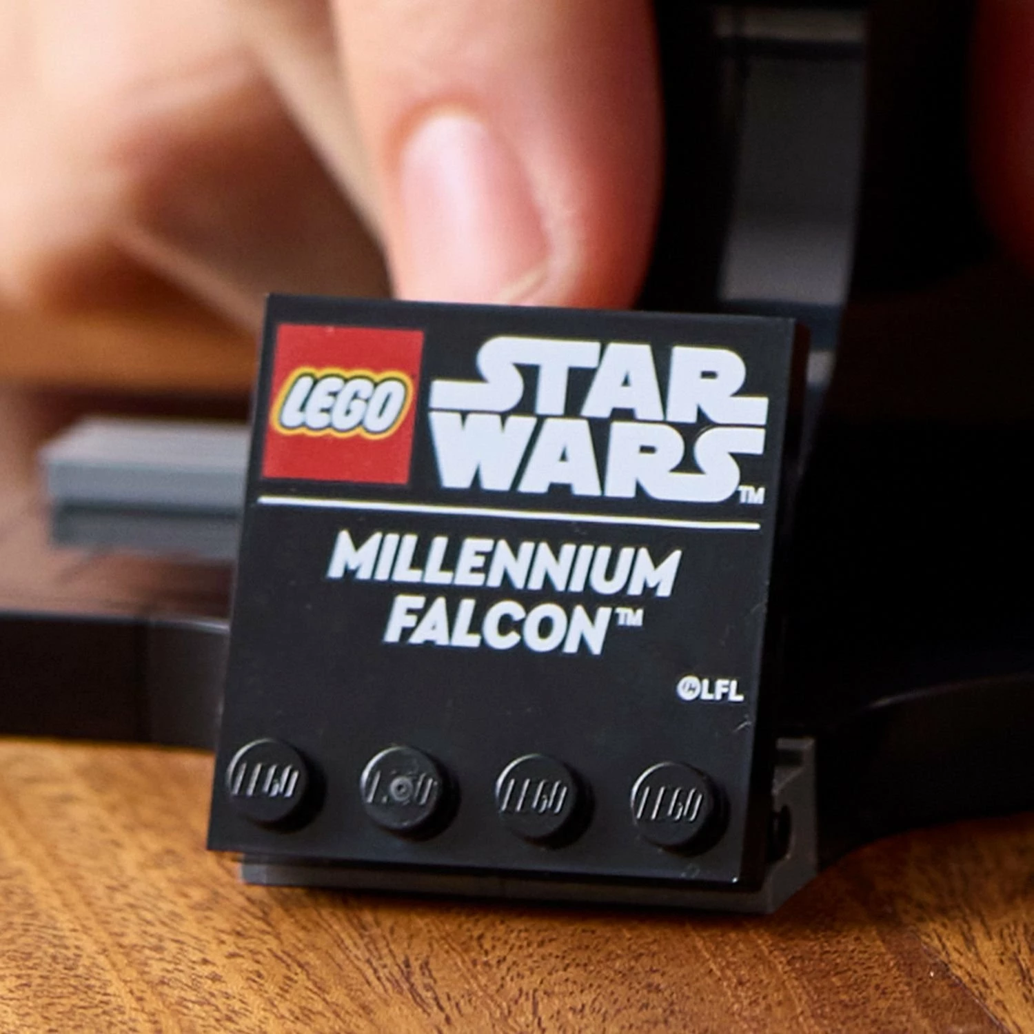 Set LEGO Star Wars Millennium Falcon 75375, 921 copë