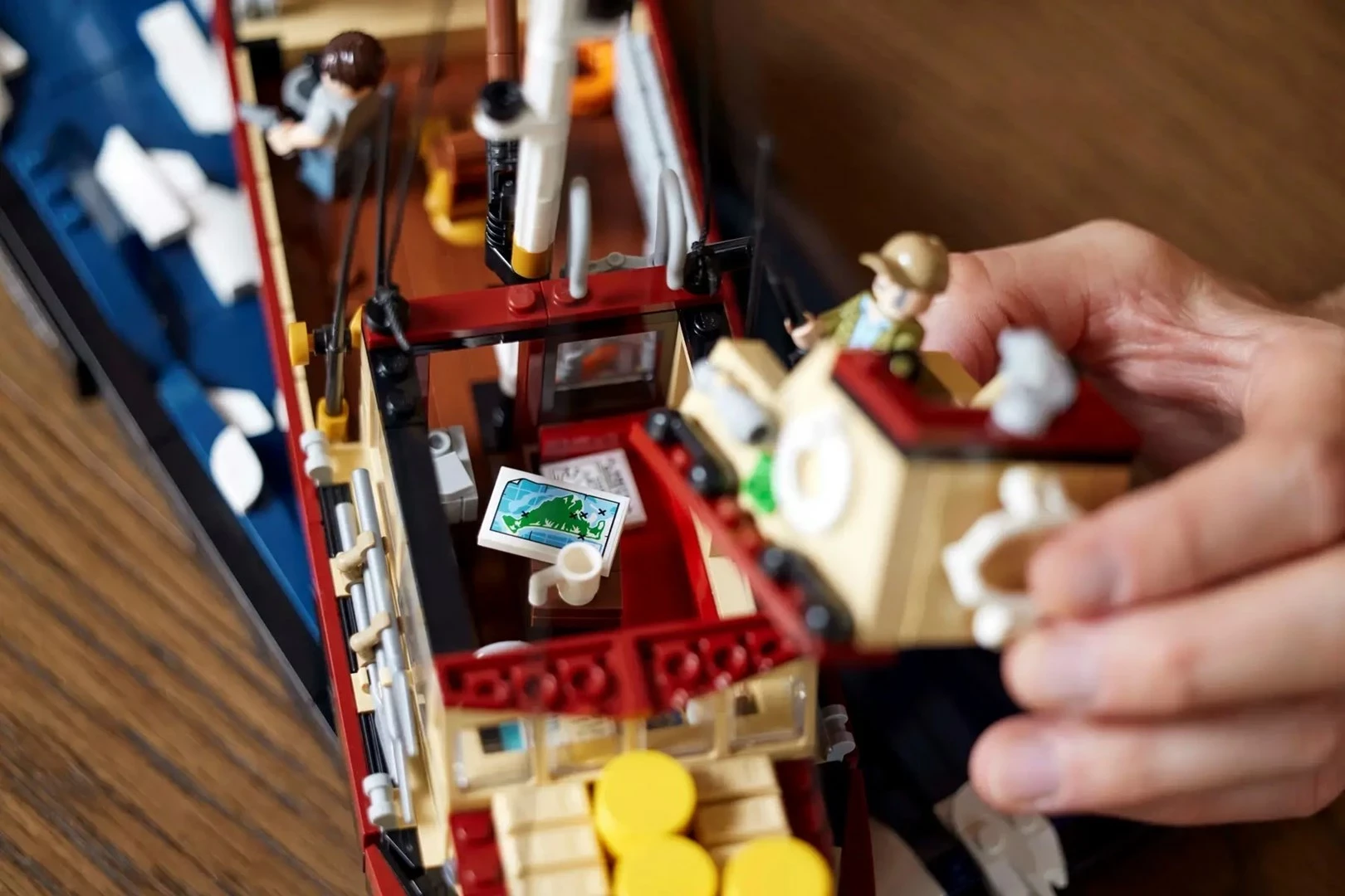 Set LEGO IDEAS 21350 Jaws, për të rritur