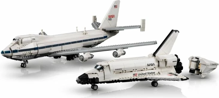 Set LEGO Icons për të rritur, Shuttle Carrier