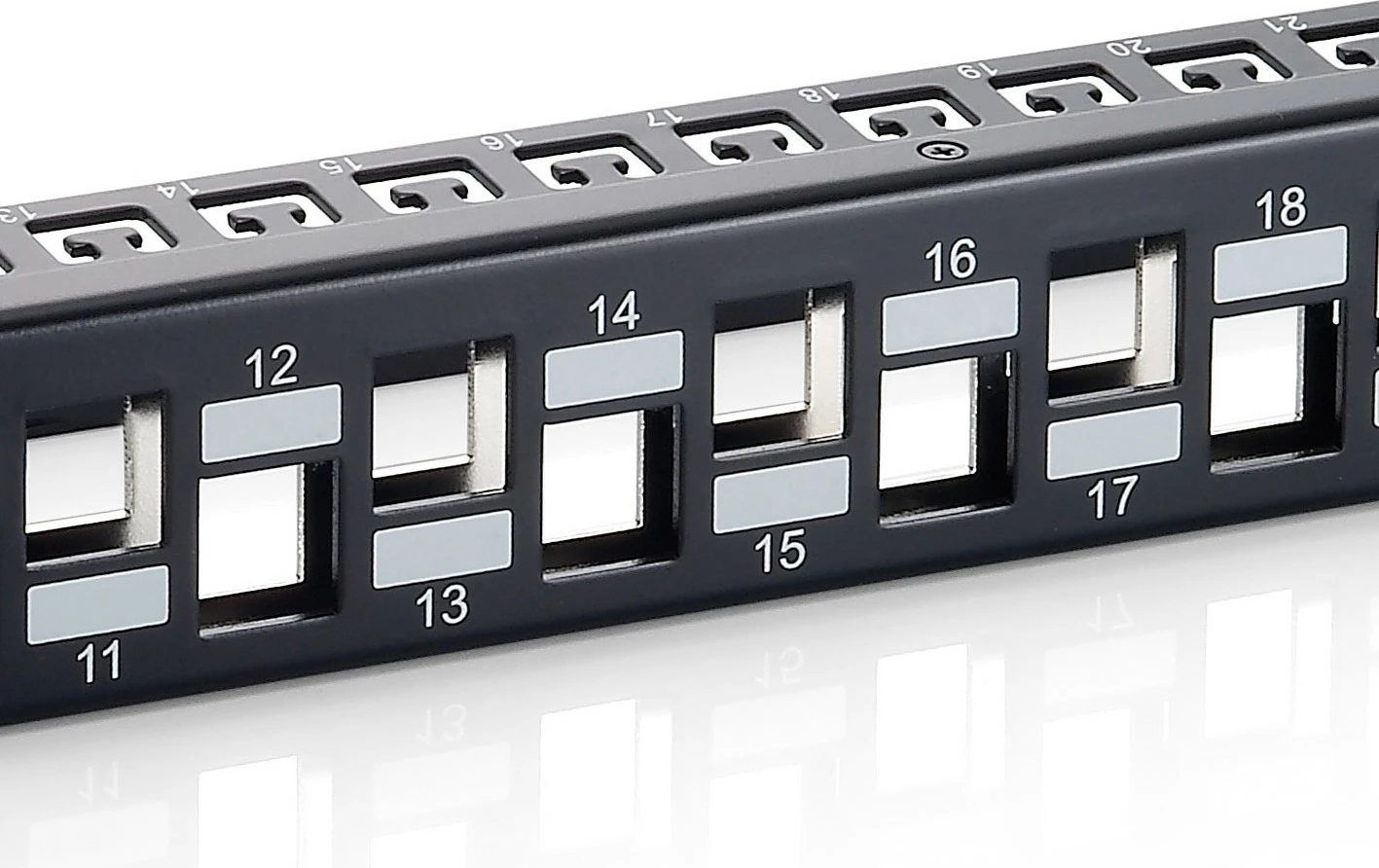 Patch panel EQUIP 24-port Cat6a, 1U, i zi, për rack