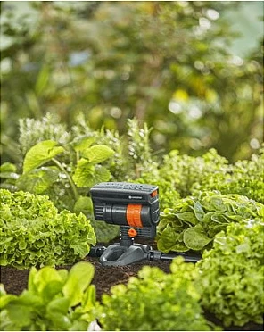 Spërkatës oscilues GARDENA OS 90, për ujitje katrore/drejtkëndëshe, i zi