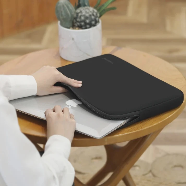 Mbështjellës për laptop TIGERNU Cepheus 15.6", i zi