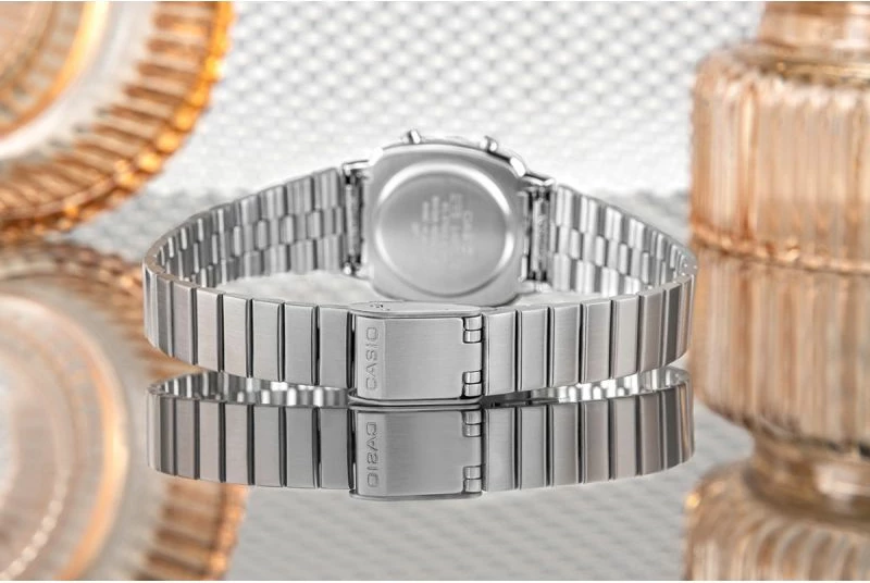 Orë dore digjitale femra CASIO LA670WEA-8AEF, argjend
