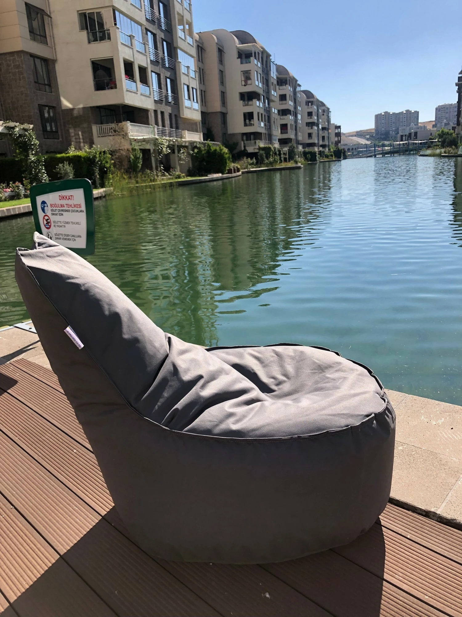 Qese ulëse gri, Atelier del Sofa, Aktif