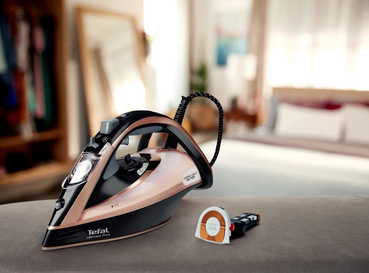 Hekur për hekurosje Tefal Ultimate Pure FV9845, 3200W, i zi/bakër