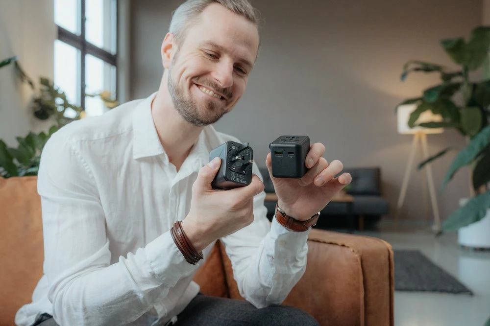 Adapter udhëtimi universal Verbatim UTA-03 Global 49545, i zi