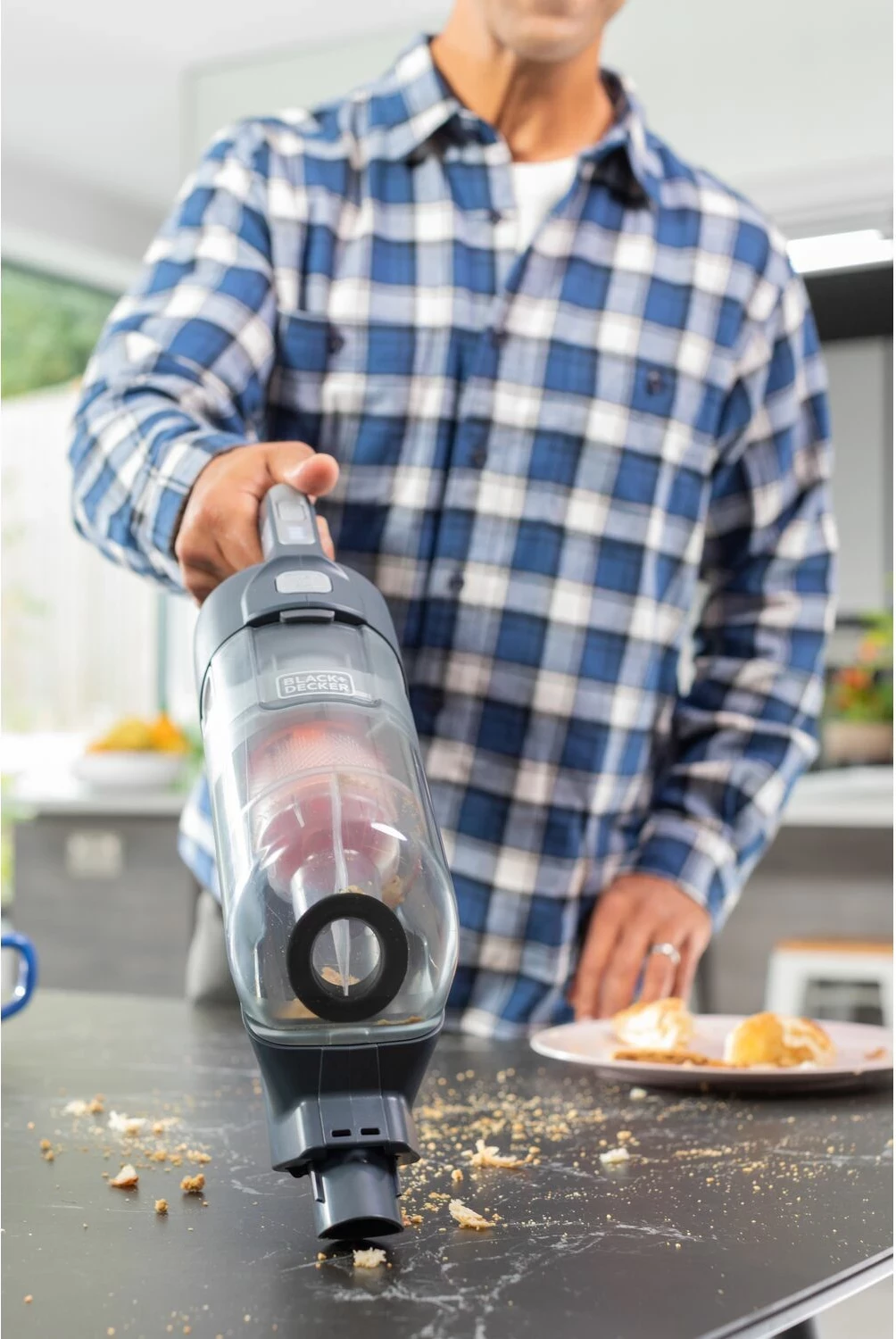 Fshesë me korrent 2-në-1 Black&Decker BHFEA520J, 18V, bateri e integruar 2Ah, 500ml, e zezë