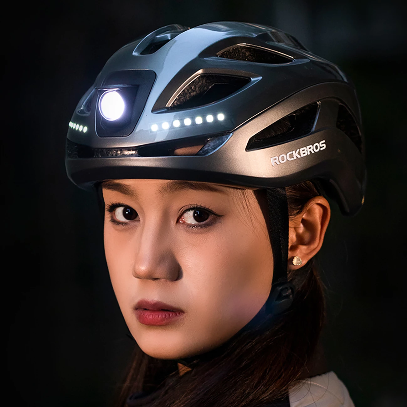 Helmet biçiklete Rockbros ZK-077 57-61 cm me drita të integruara USB-C, i zi