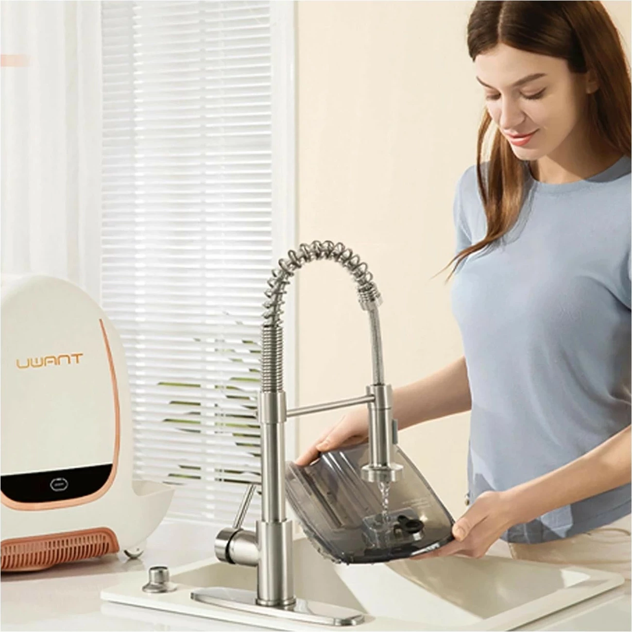 Pastruese me ujë UWANT B100-S, 1.8L, 450W, e bardhë