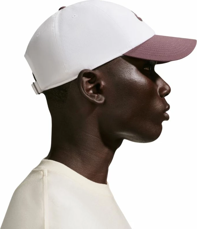 Kapelë Nike Club FB5368 104, e bardhë dhe vjollcë