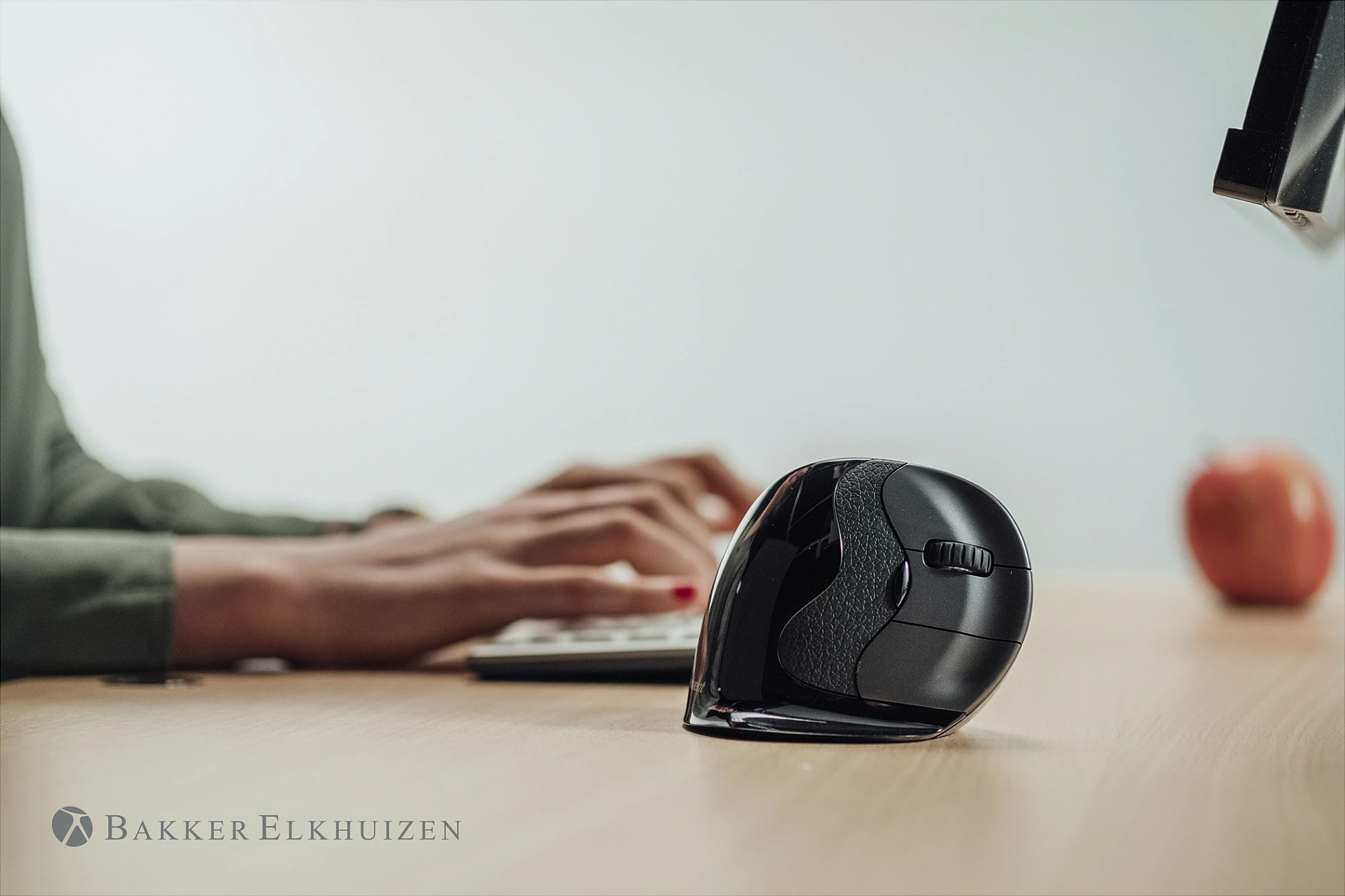 Maus vertikal BakkerElkhuizen Evoluent D, pa kabllo, 3200 DPI, 6 butona, medium, i zi
