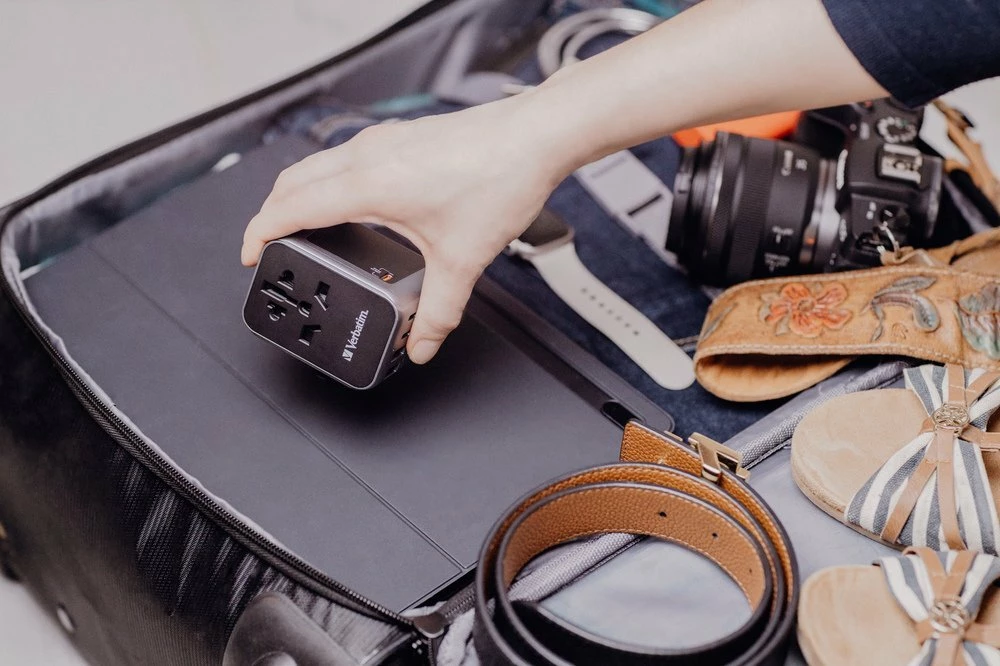 Adapter udhëtimi universal Verbatim UTA-03 Global 49545, i zi