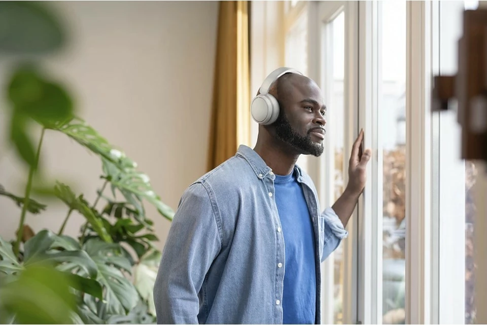 Kufje Philips TAH5209WT/00 me Bluetooth 5.3, over-ear, 65 orë bateri, USB-C, të bardha