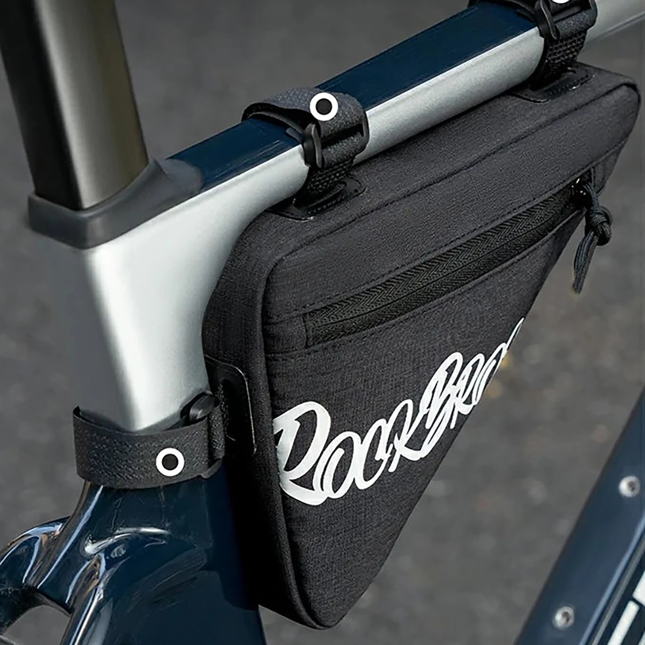 Çantë trekëndore për kornizë biciklete Rockbros G001 Flash Journey 0.8 L, e zezë