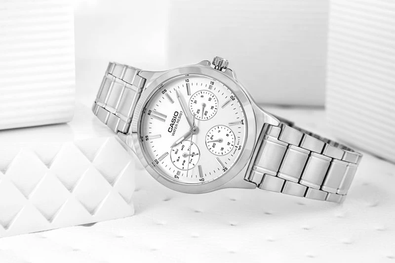 Orë dore për femra CASIO, argjend