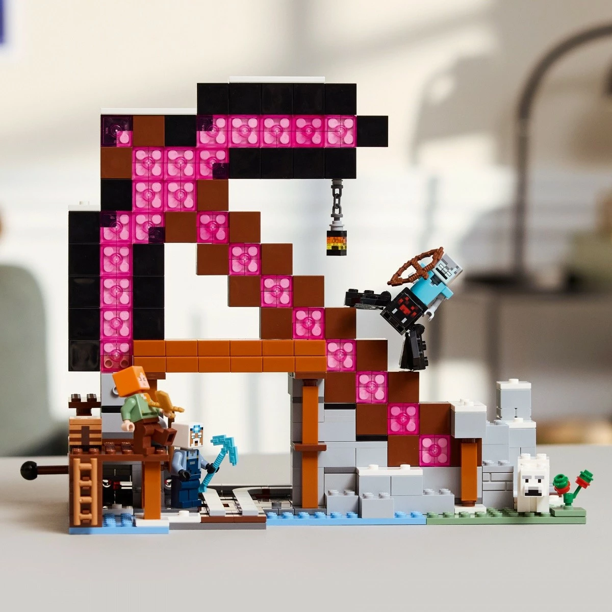 Set LEGO Minecraft 21277 The Pickaxe Mine, 530 pjesë