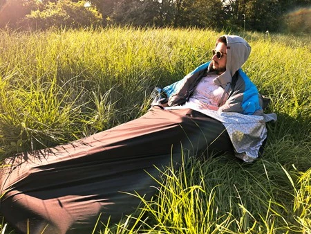 Thes gjumi izolues LayOn CozyBivy 210 x 65 cm, blu e errët