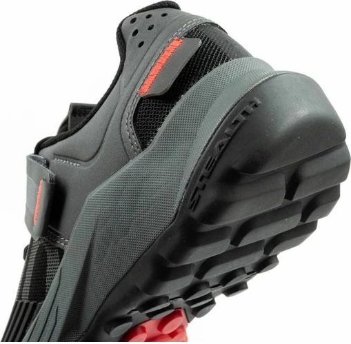 Atlete çiklizmi adidas, të zeza